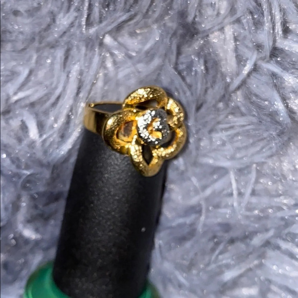 Gold tone  floral statement ring - Picture 3 of 6